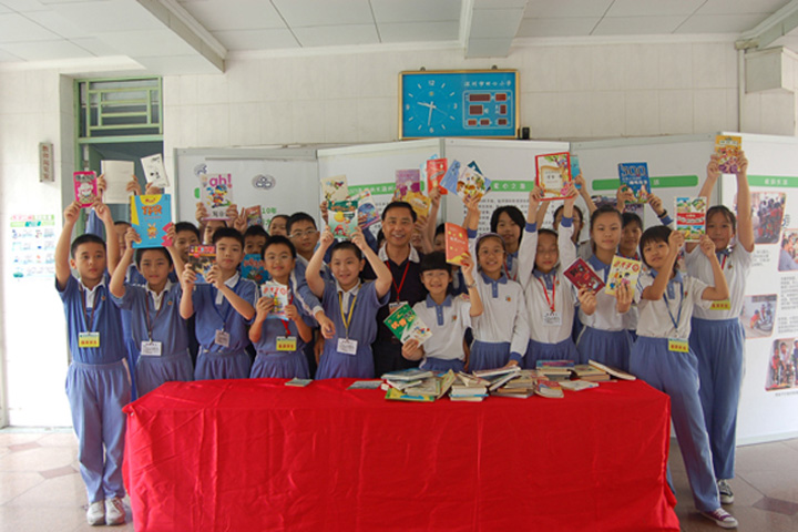 Pupils from Tianxin Primary School of Yantian District participated in the donation drive, contributing a total of 514 books.