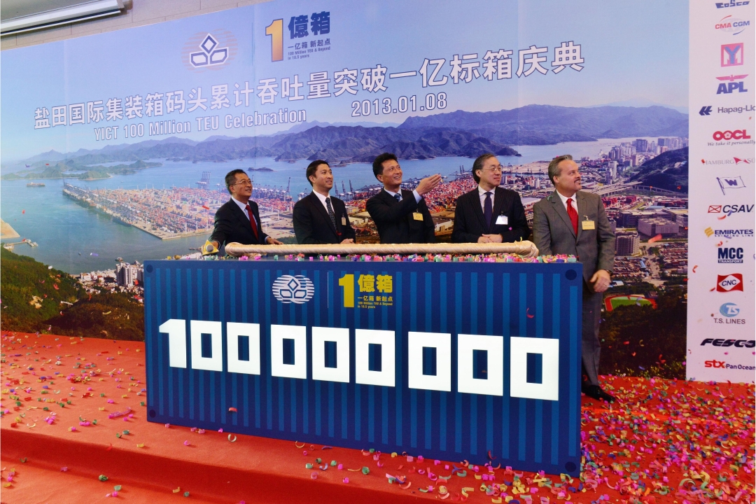 Zhang Wen(centre), Vice Mayor of Shenzhen Municipality, Eric Ip(second from right), Deputy Group Managing Director of HPH and Chairman of YICT, Li Bing(second from left), Chairman of Yantian Port Group, Patrick Lam(first from left), Managing Director of YICT and Selwyn Moore, Senior Director - Global Ops and Supply,Mattel Chain(first from right) initiated the loading of the 100 millionth TEU