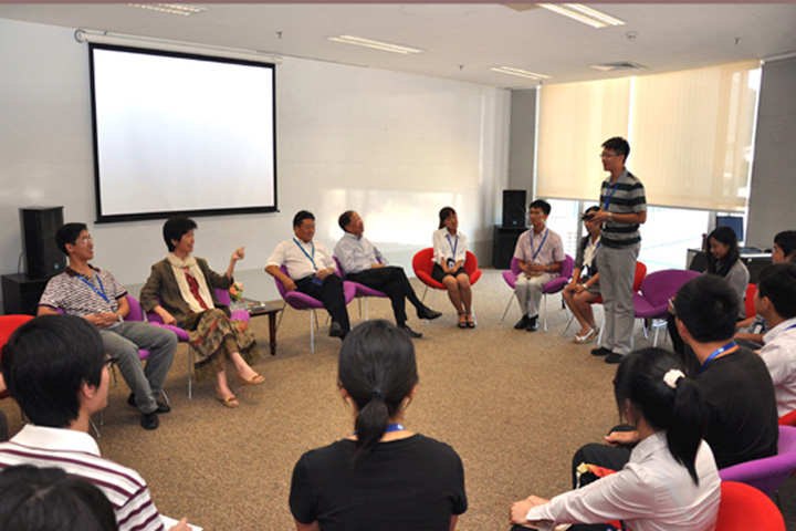 YICT Management Free Talks with Summer Interns from DMU and SZU