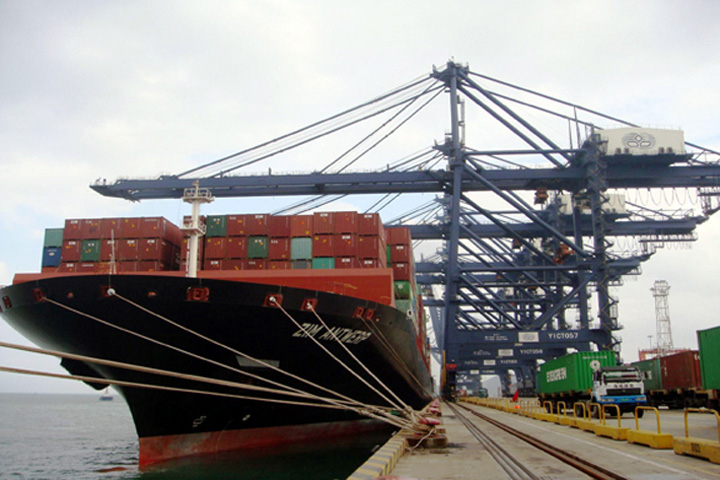 The 10,000-TEU ZIM Antwerp Berths at YICT