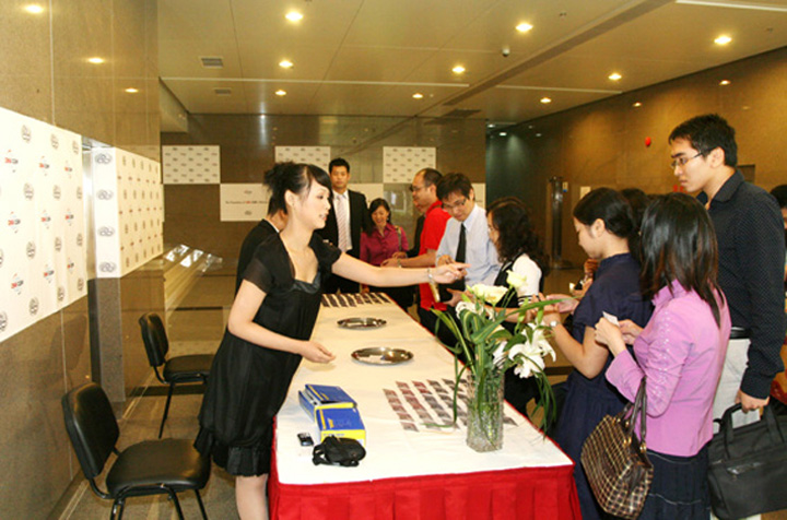 On 7 Nov. 2008, YICT and CMA CGM launch a joint promotion drive at Yantian to introduce the new French Asia Line 4 (FAL4) service.