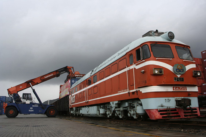 YICT's Container Rail Service Delivers Toys to Sichuan Children