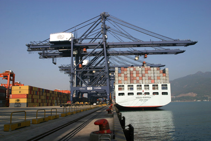 Yantian is among the 74 ports and river facilities opened for direct shipping between China and Taiwan according to an agreement signed between governments on both sides of the strait on 4 November 2008.