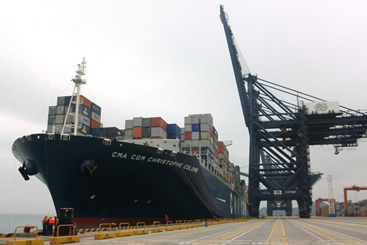 "CMA CGM Christophe Colomb" on 18 November 2009 (FAL7)