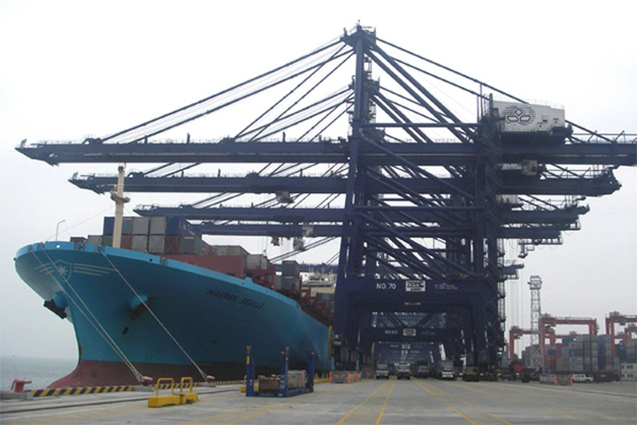 "Maersk Seville" on 7 April 2007 (AE10W)