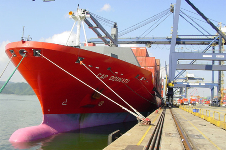 Hamburg Sud's "Cap Doukato" on 15 July 2005