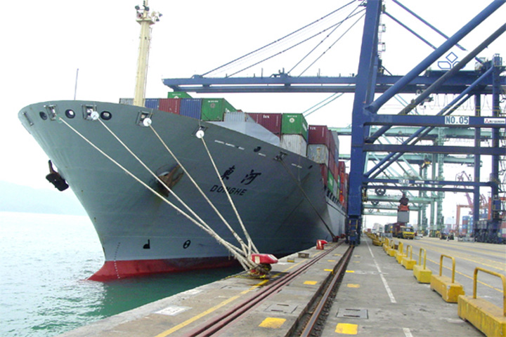 COSCO's "Donghe" on 18 March 2005