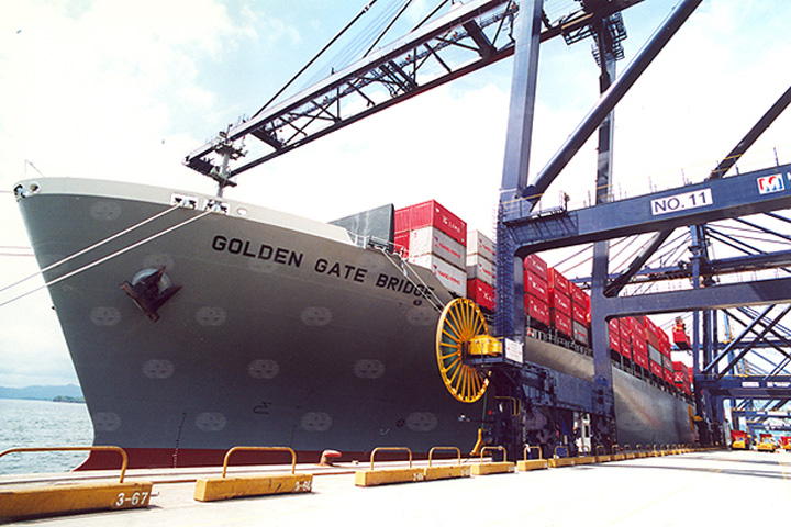 "K"Line's "Golden Gate Bridge" on 2 Aug 2001
