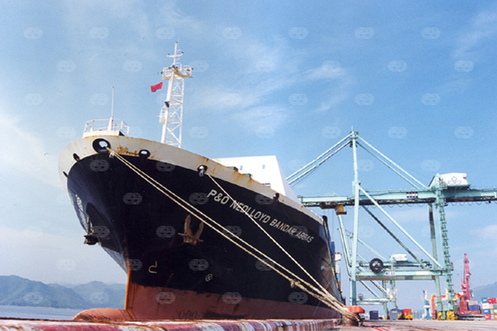 "P&O Nedlloyd Bandar Abbas" on 30 Aug 2000