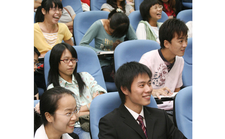 On 18 October 2007, Shenzhen University (SZU) held its first "Report Meeting of YICT Summer Internship Programme".