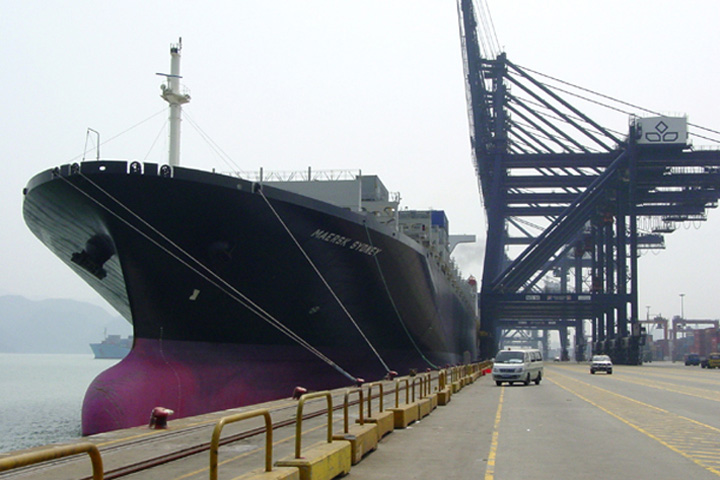 "Maersk Sydney" on 29 March 2006 (AE7E)