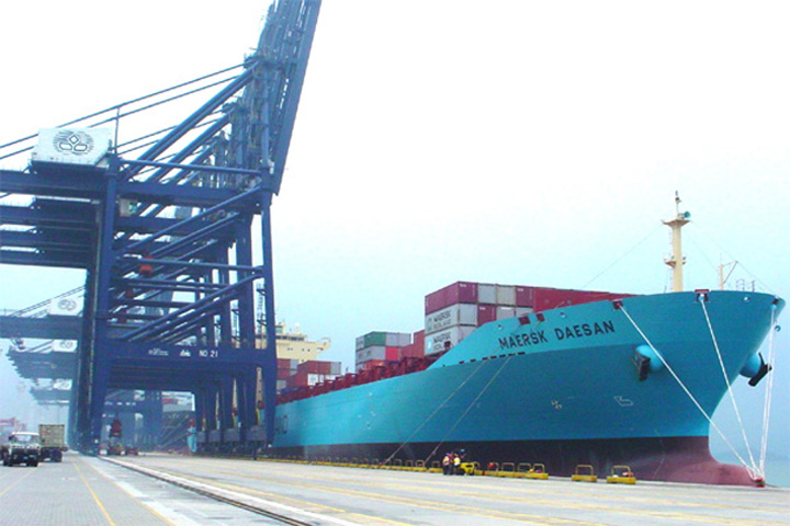 "Maersk Daesan" on 26 August 2005 (AE8E)
