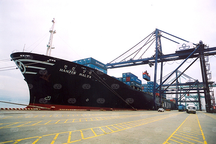 "Hanjin Malta" on 16 Dec 2001