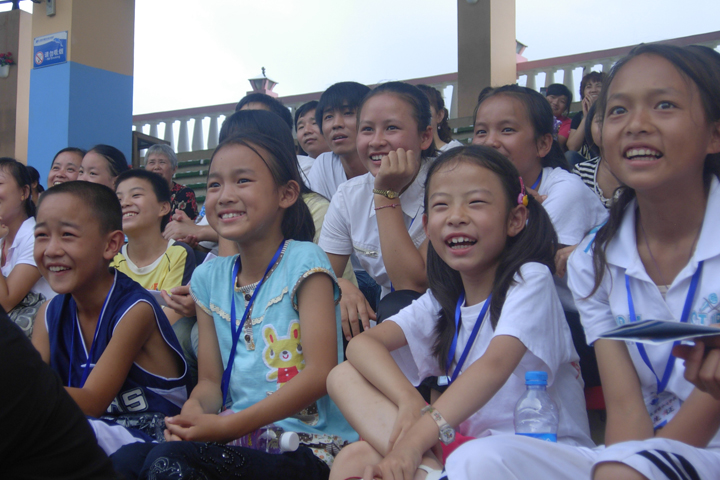 On 12 August 2009, YICT invited some students and teachers from Dahaicun Hope Primary School in Yunnan Province to Shenzhen for a six-day study tour.