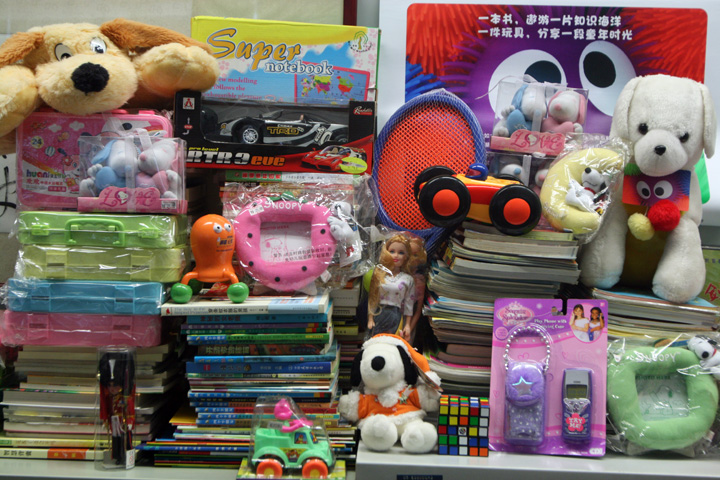 On 21 September 2009, YICT launched a five-day donation drive among its staff to collect books, toys and stationery. All the items collected were later given to the children of Dahaicun Hope Primary School in Yunnan Province.
