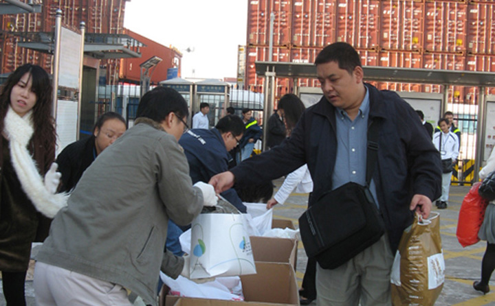 On 24 December 2007, YICT staff donated over 400 pieces of clothing to disadvantaged people in remote mountainous areas.