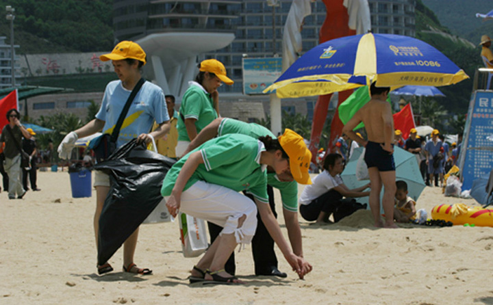 On 3 June 2007, some 200 staff volunteers took part in the Dameisha Beach clean-up drive organised by the Shenzhen government.