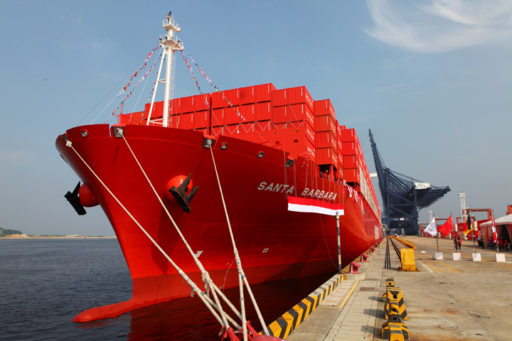 Hamburg Süd celebrates the christening of the Santa Barbara at YICT