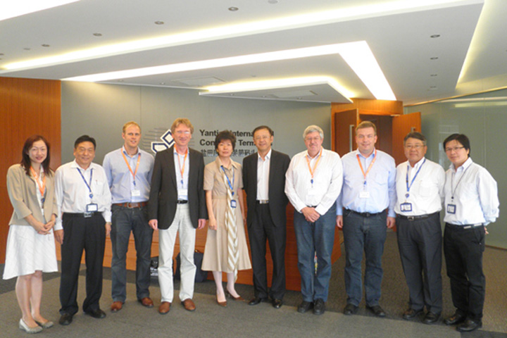 On 21 October, YICT welcomed representatives from the Hamburg Port Authority (HPA) to a tour of the terminal. Hai Chi Yuet, Managing Director of YICT, hosted the visit. During the terminal tour, both parts exchanged information and ideas about port development and container rail services.Jiang Yansheng (second from left), Assistant Managing Director of YICT, Wolfgang Hurtienne (fourth from left), Managing Director of HPA, Hai Chi Yuet (fifth from left), Managing Director of YICT, Ma Yongzhi (fifth from right), Deputy Director of Transport Commission of Shenzhen Municipality, Manfred Reuter (fourth from right), Director of International Affairs of HPA, Harald Kreft (third from right), Head of the Port Railway of Member of the Executive Committee of HPA