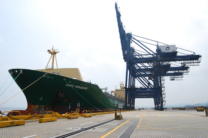 YICT received the first call of the Central China-America West Coast Express (CAE) service, a new US service launched by Hainan P O Shipping, on 6 September. The service follows a port rotation of Nansha, Hong Kong, Yantian, Ningbo, Shanghai, Long Beach and Hong Kong, with Cape Mondego making the inaugural call.