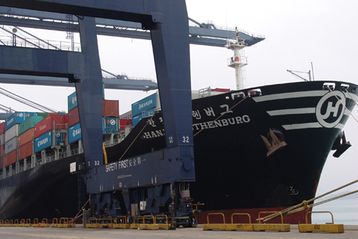 On 6 April, YICT welcomed Hanjin's new EU service, the Mediterranean Service Three (MD3). The new service deploys a total of eight 5,000-TEU vessels, which run the route of Busan, Ningbo, Shanghai, Hong Kong, Yantian, Singapore, Suez Canal, Port Said, La Spezia, Barcelona, Valencia, Algeciras, Port Said, Suez Canal, Singapore and Busan.