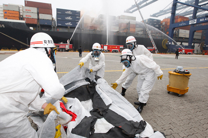 On 2 February 2010, a fire drill organised by the Yantian District Government was successfully completed at YICT's Berth No. 9.