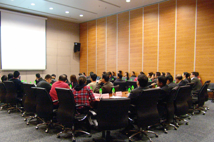 On 19 January 2009, YICT conducted a Dalingshan Container Depot Seminar with representatives from more than 30 trucking companies. The attendees were briefed on the operations of Dalingshan Container Depot and the container pick-up and return procedures.