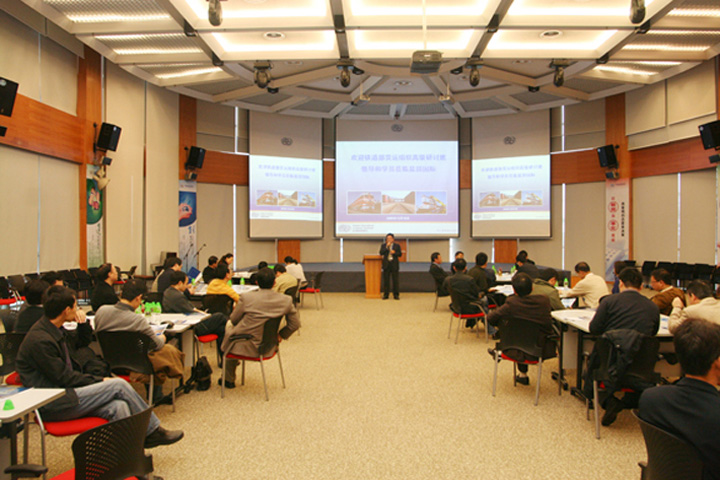 On 15 December 2009, the Ministry of Railways held a Cargo Transportation Management Seminar at YICT. A total of 40 participants responsible for cargo transportation marketing from railway bureaus across China attended the seminar.