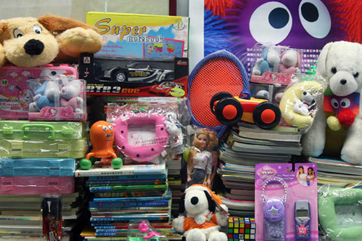 On 21 September, YICT launched a donation drive among its staff members for books, toys and stationery. All the items collected will be sent to the children at Dahai Hope Primary School, which YICT has been sponsoring for years.