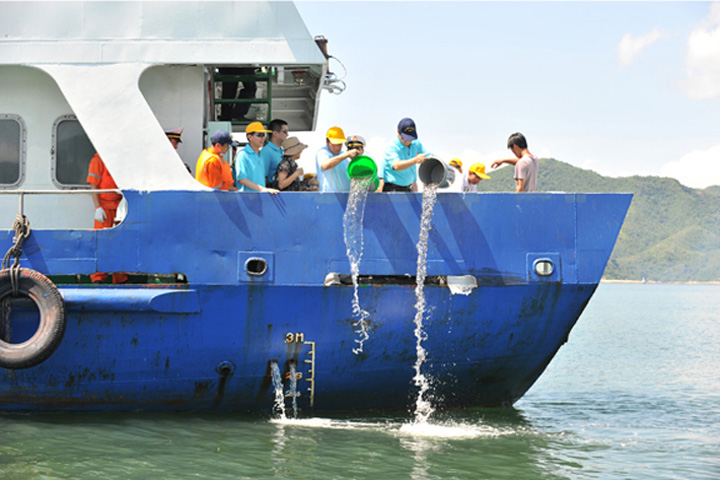 20 million fingerlings are released at Yantian Port.