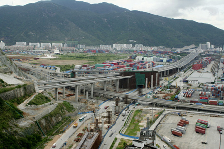 The Second Access Road to Yantian well under construction (12 June 2008)