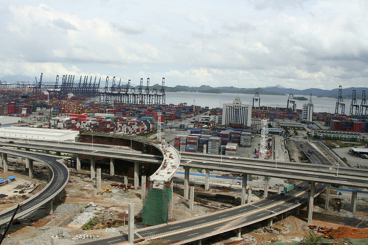 The Second Access Road to Yantian well under construction (12 June 2008)