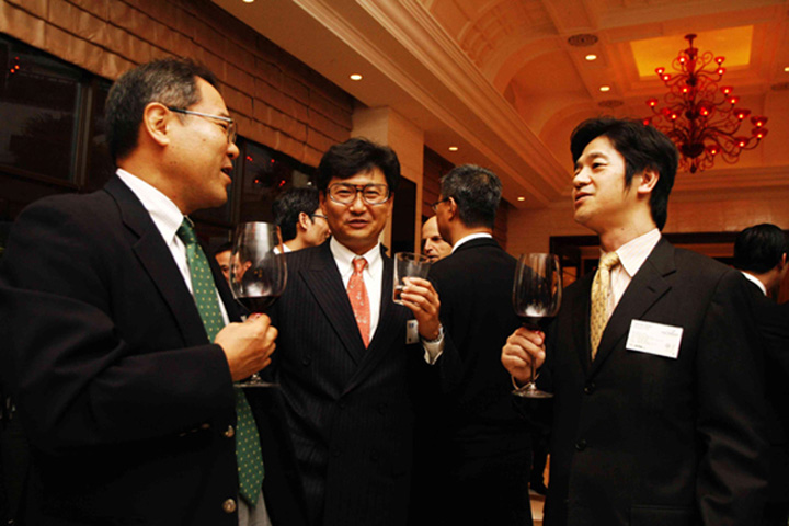 On 18 January 2008, YICT invited more than 500 guests from shipping lines, shipping agents, end-users and third-party logistics providers to its Spring Dinner at InterContinental Shenzhen.