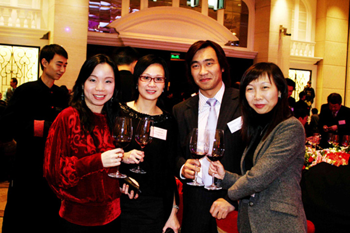 On 18 January 2008, YICT invited more than 500 guests from shipping lines, shipping agents, end-users and third-party logistics providers to its Spring Dinner at InterContinental Shenzhen.
