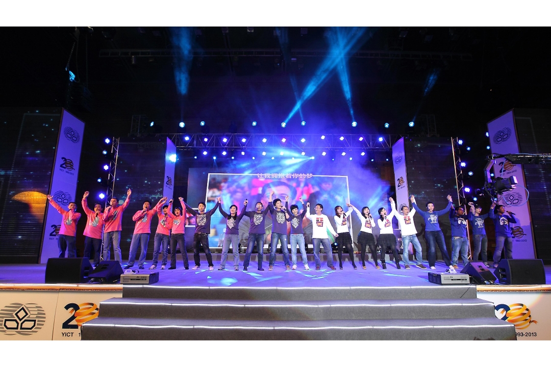 The singing program “A Reminiscence of the Two Decades at Yantian”