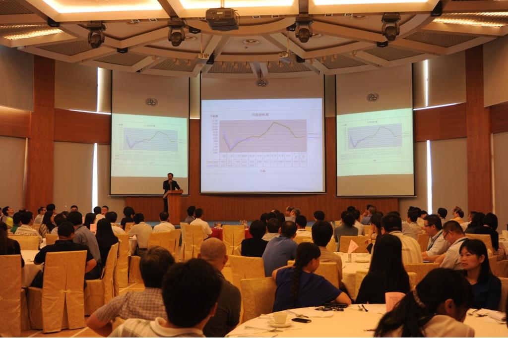 YICT holds its second-quarter management seminar
