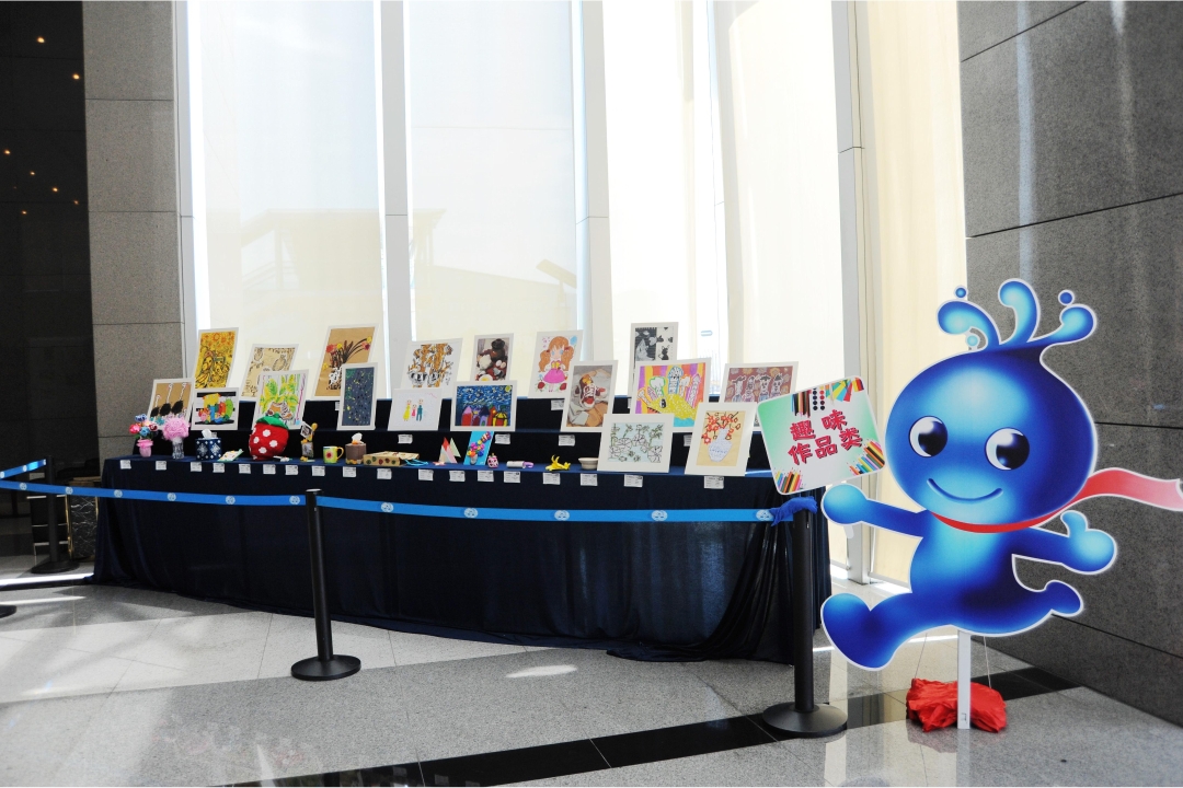 YICT held an exhibition featuring arts and crafts of its staff members, contractors and their families