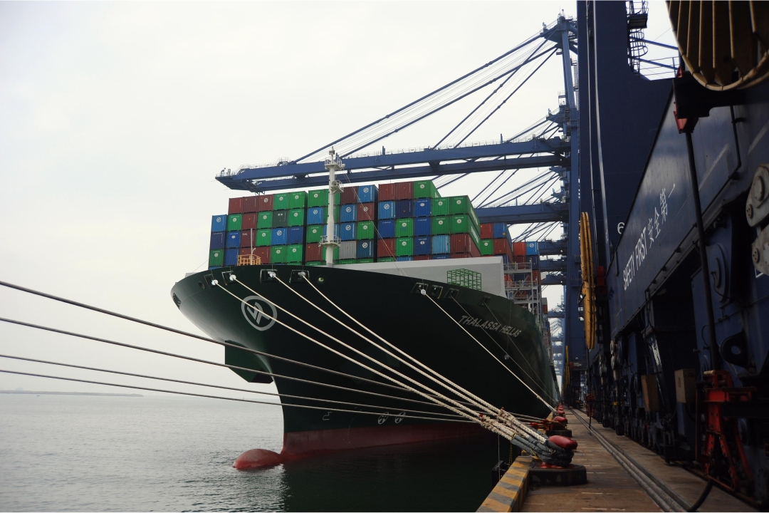 The 13800TEU Thalassa Hellas calls at Yantian