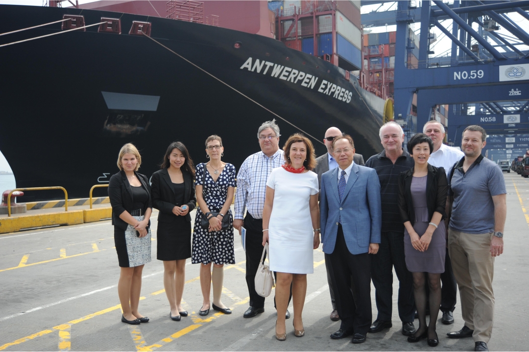 YB Wai(second from left, front row), Port Development Director of YICT with Ms. Brigitta Worringen (first from left, front row) from the Transport Research Institute of Federal Ministry of Transport, Building and Urban Development (BMVBS) of Germany