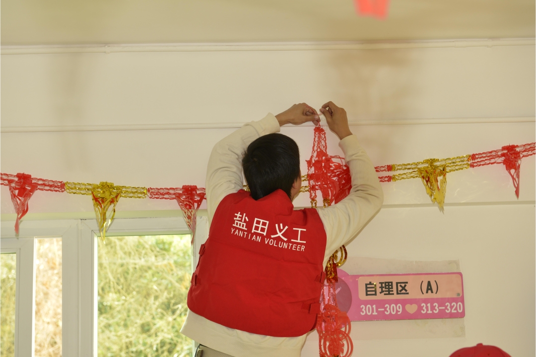 YICT volunteers visit elderly residents at the Yantian District Welfare Centre