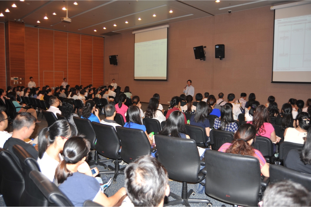 Patrick Wong, General Manager - Railway & Logistics Services, gives presentation to the attendees