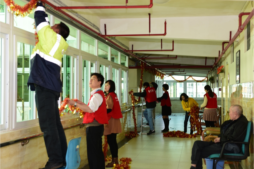 YICT volunteers visit elderly residents at the Yantian District Welfare Centre