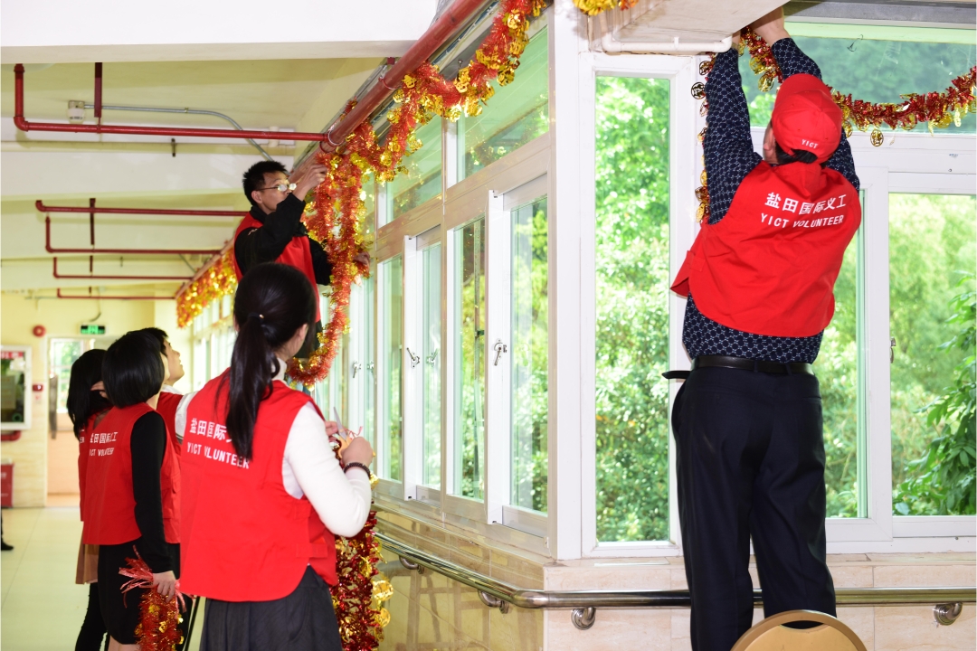 YICT volunteers visit elderly residents at the Yantian District Welfare Centre