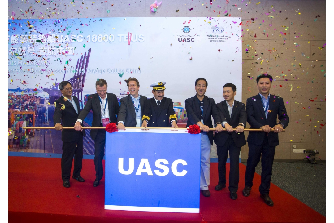 Patrick Lam (first from left), Managing Director of YICT, and David Robert Skillen (second from left), Vice President of the UASC Asia Cluster, at the ceremony