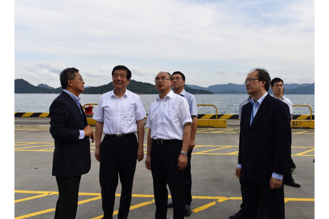 From left to right: Patrick Lam, Managing Director of YICT; Yu Guangzhou  Minister of the General Administration of Customs; Xu Qin, Mayor of Shenzhen