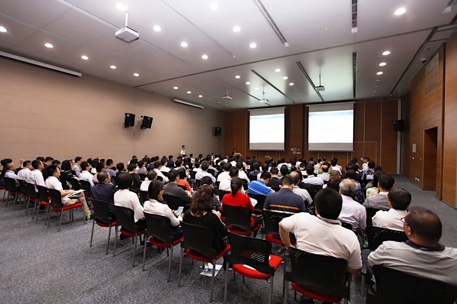 YICT holds SOLAS VGM customer sharing session.