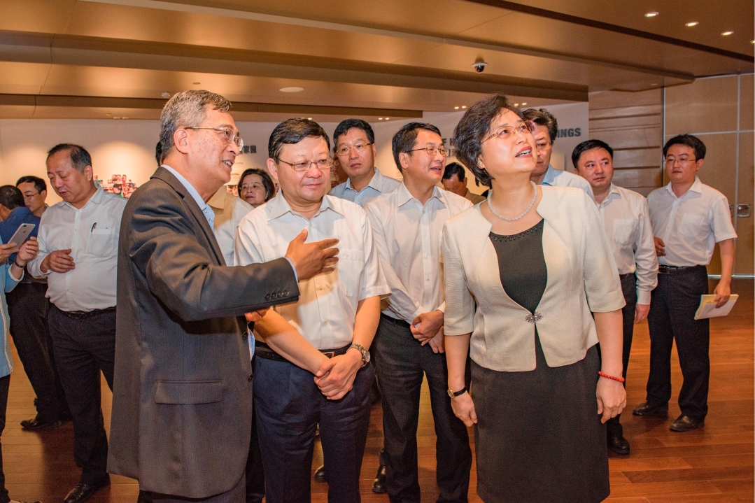 Patrick Lam (1st from left), Managing Director of YICT, with Wang Weizhong (2nd from left), Shenzhen Party Secretary 