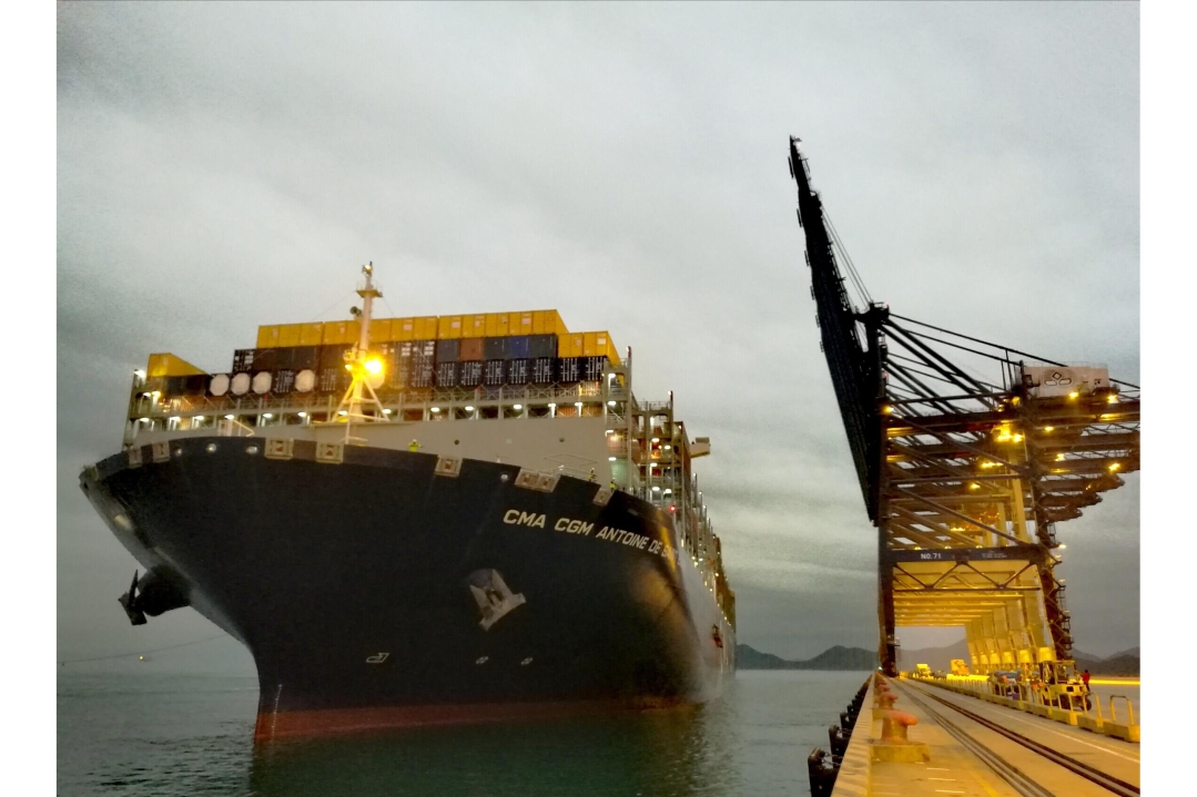 The 20,954-TEU “CMA CGM ANTOINE DE SAINT EXUPERY” at Hutchison Ports Yantian