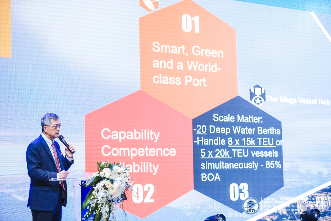 Patrick Lam, Managing Director of Hutchison Ports Yantian, delivered a speech.