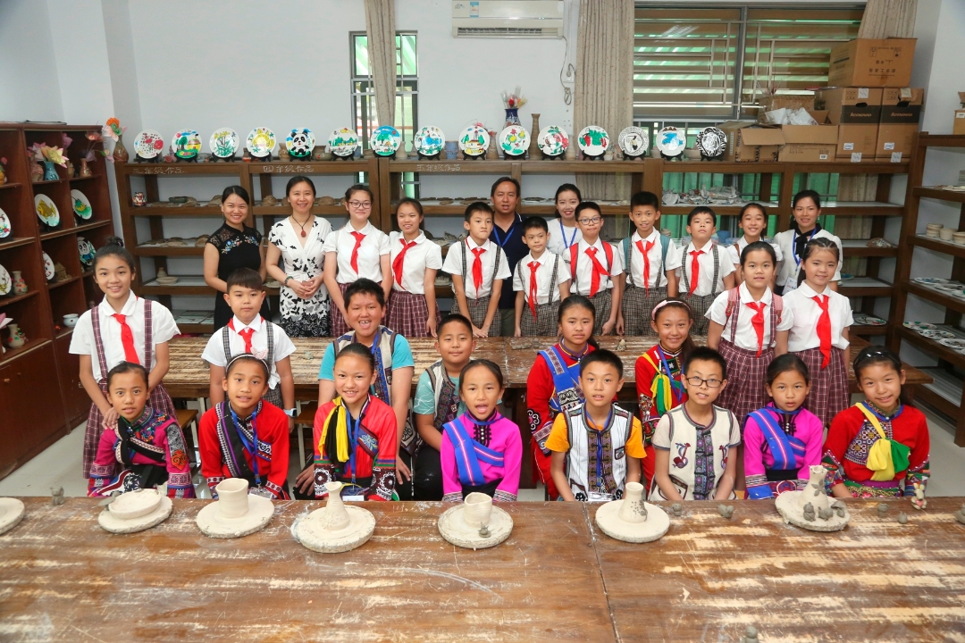 15 students and teachers from the Yunnan Dahaicun Hope Primary School visited YANTIAN